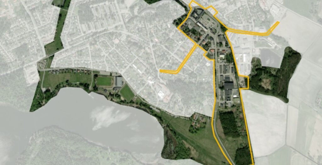 Ringen som binder samman tre viktiga platser i Rimbo. Omr&aring;det som projektet Centrala Rimbo omfattar &auml;r markerat i gult.