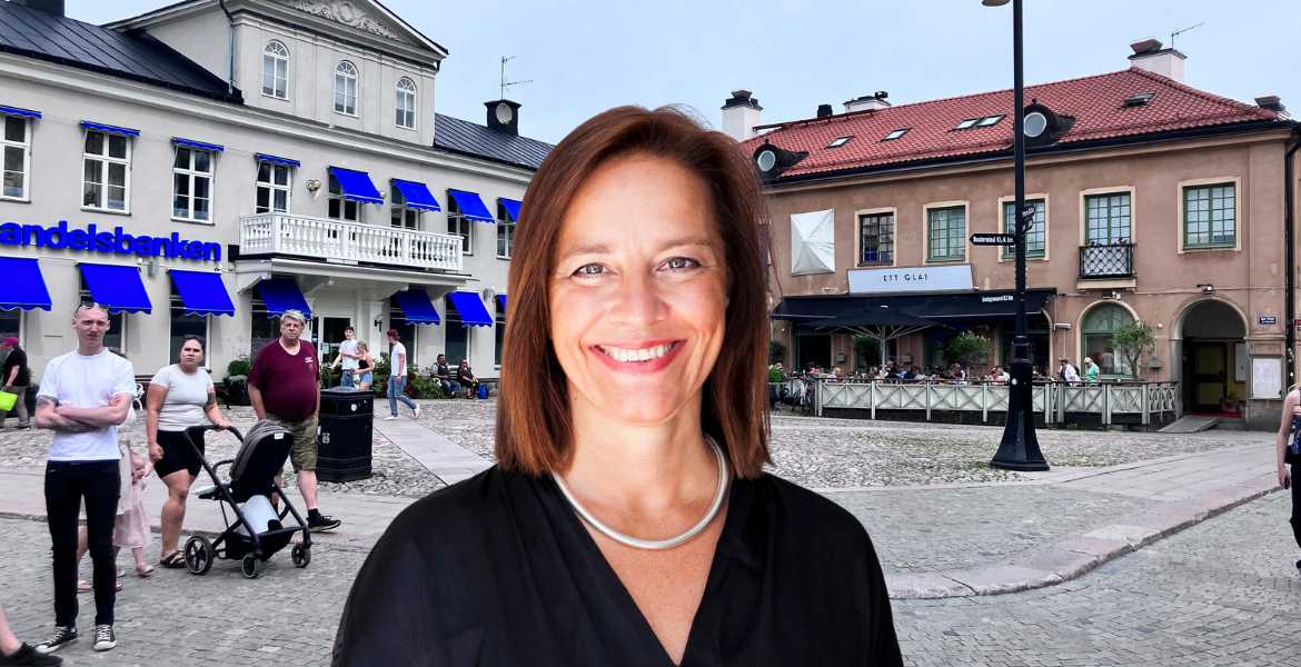 Lismari Markgren står på Stora Torget i Norrtälje.