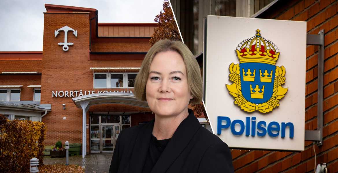 Norrtäljes kommunhus och polisens heraldiska vapen. Ulrika Falk står framför bilden.