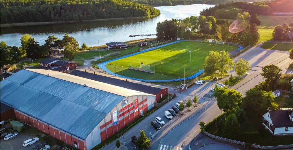 Drönarvy över Arkadiens sportcentrum i Rimbo.