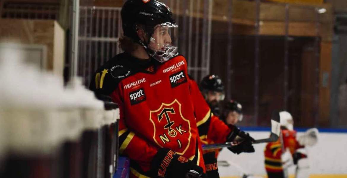 Hockeyspelare på isen.